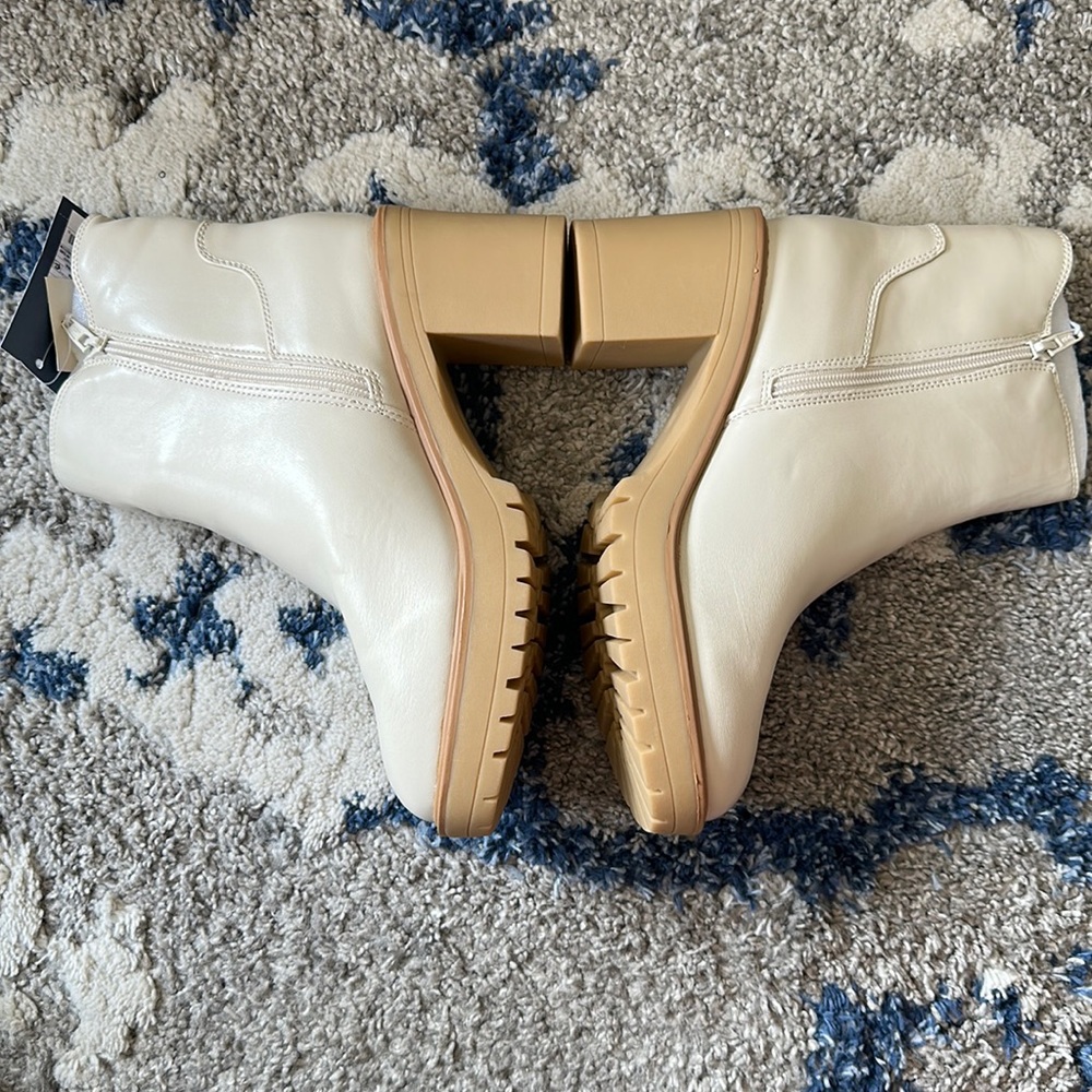 Universal Thread Booties Size 9